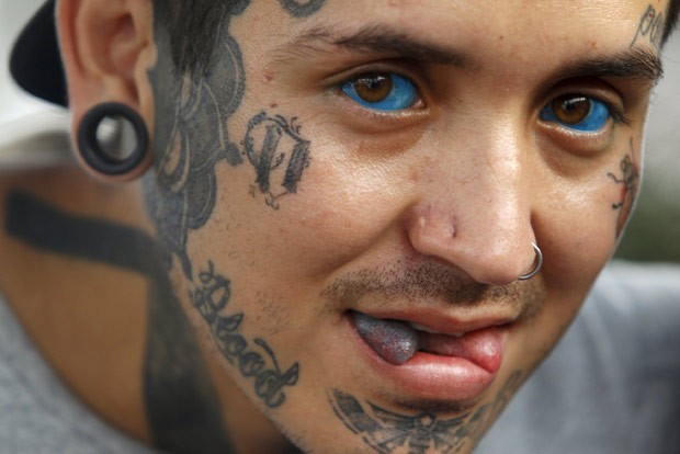 Damian Carnicero chamou atenção por ter tatuado de azul a esclera (Foto: Jaime Saldarriaga/Reuters)