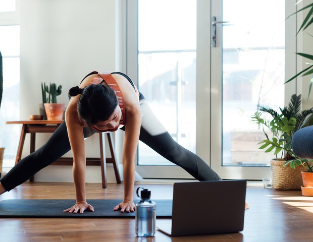 Aulas de yoga em casa: quais são os melhores exercícios?