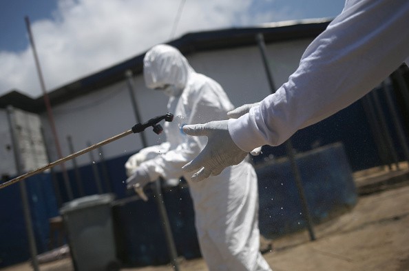 Profissionais de saúde na Libéria; ebola (Foto: Getty Images)