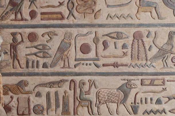 Nenhum desenho evidenciado havia aparecido antes nos registros das inscrições do templo feitas pelo egiptólogo francês, Serge Sonron (Foto: Divulgação/ Ministério do Turismo e Antiguidades do Egito)