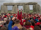 Centenas celebram o solstício de inverno em Stonehenge