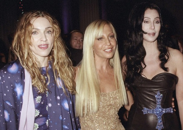 UNITED STATES - DECEMBER 08:  Madonna, Donatella Versace and Cher attending Metropolitan Museum of Art Costume Institute gala to introduce Gianni Versace Exhibition.  (Photo by Richard Corkery/NY Daily News Archive via Getty Images) (Foto: NY Daily News via Getty Images)