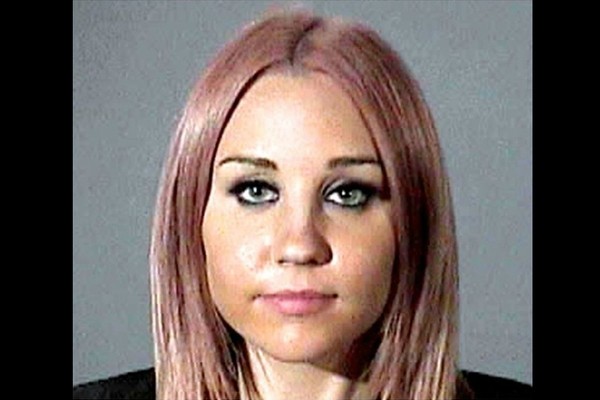 Amanda Bynes em abril de 2012. Acusação: dirigir sob efeito de álcool e/ou outras drogas. (Foto: Divulgação)