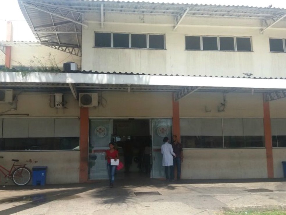 Vitimas foram levadas para o Hospital de Emergência (Foto: Jorge Abreu/G1)