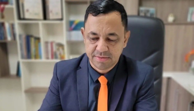 Delegado diz que vereador preso chegou a puxar o gatilho de arma ao apontar para colega durante briga em sessão de Câmara em MT