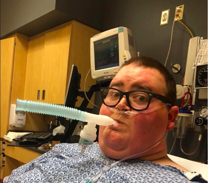 O participante do reality show The Biggest Loser Daniel Wright durante seu período de tratamento contra um câncer (Foto: Facebook)