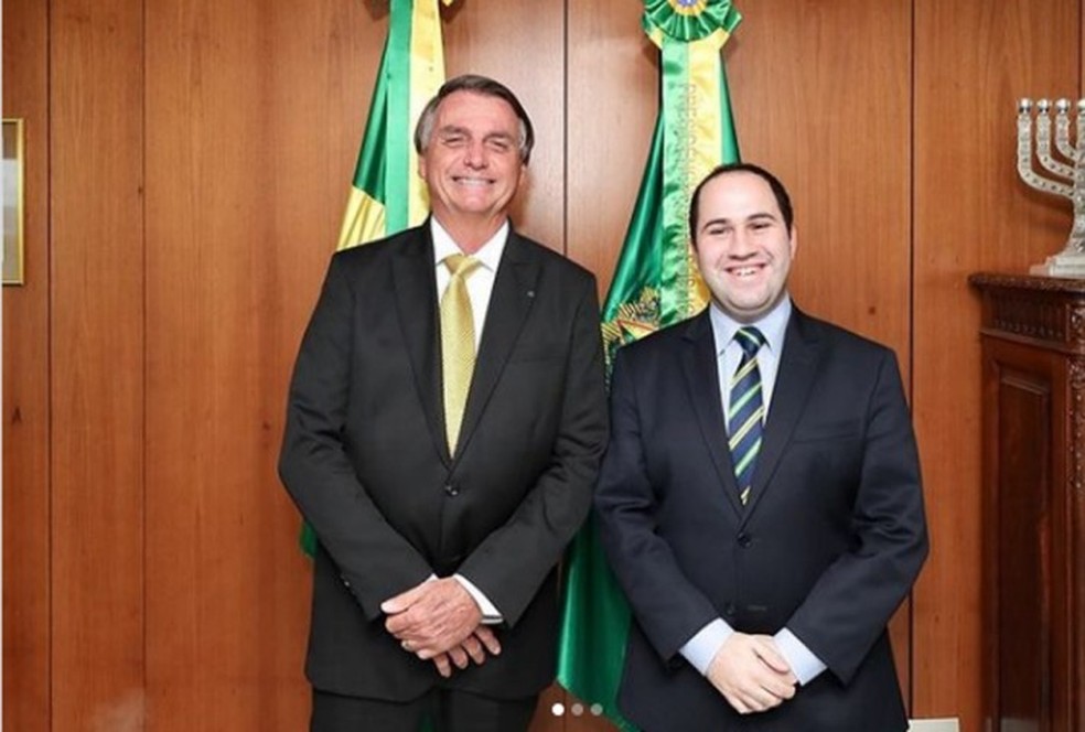 Com o presidente. Queiroguinha ao lado de Jair Bolsonaro — Foto: Reprodução/Instagram 