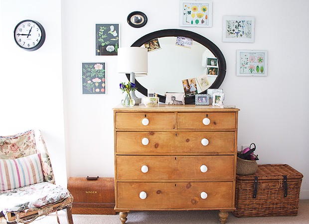 Katy é fã de móveis com estilo vintage, como essa penteadeira de seu quarto (Foto: Divulgação/Katy Orme)