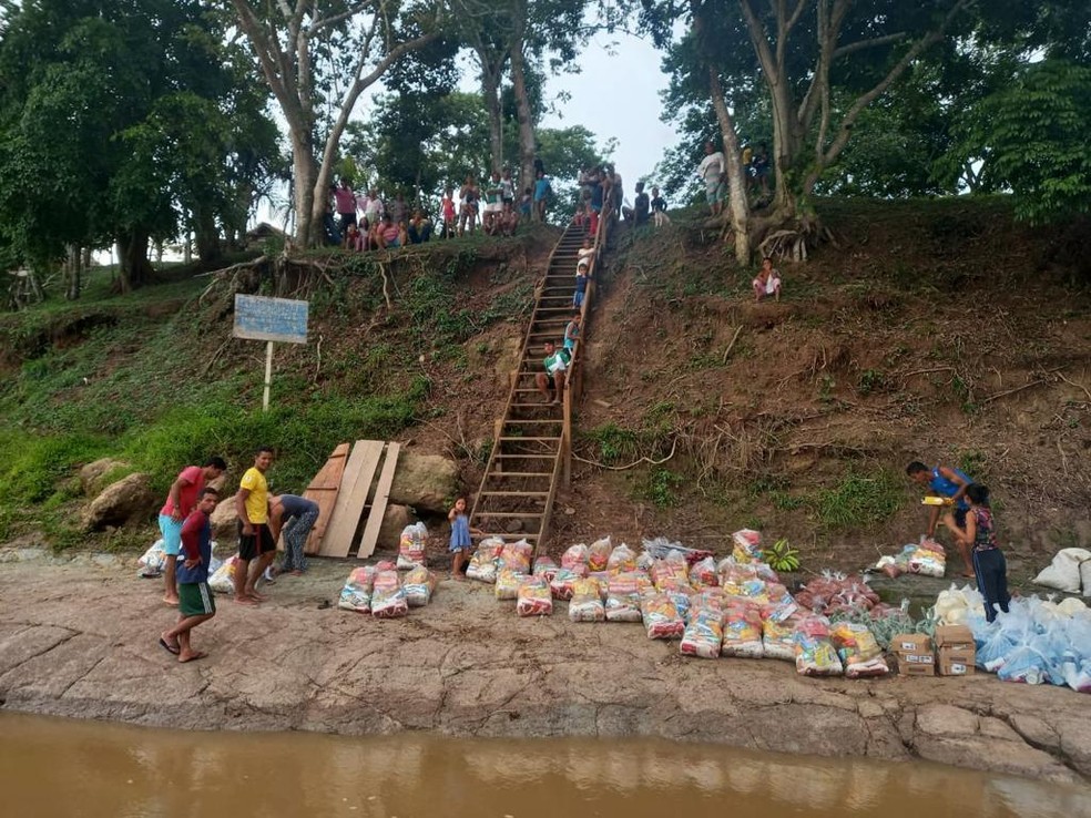 Indígenas fizeram campanhas para arrecadar alimentos e produtos de higiene pessoal  — Foto: Associação Apiwtxa