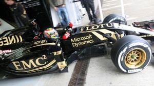 Lotus de Pastor Maldonado no terceiro dia de testes de pré-temporada da F-1 em Jerez (Foto: Reprodução/Twitter)