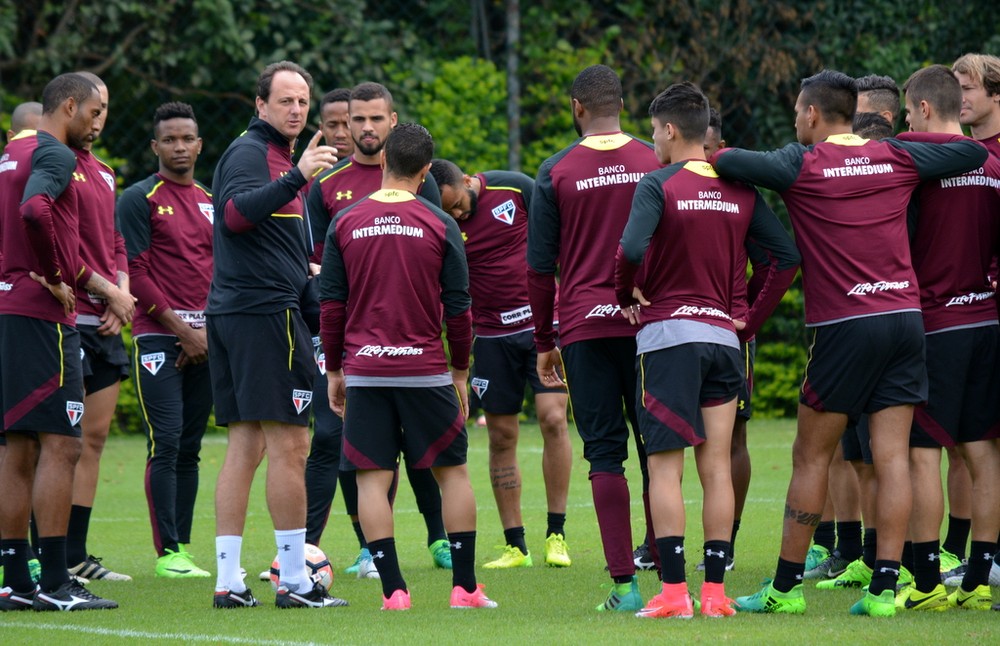 Intensidade em campo reduzido e tático fechado