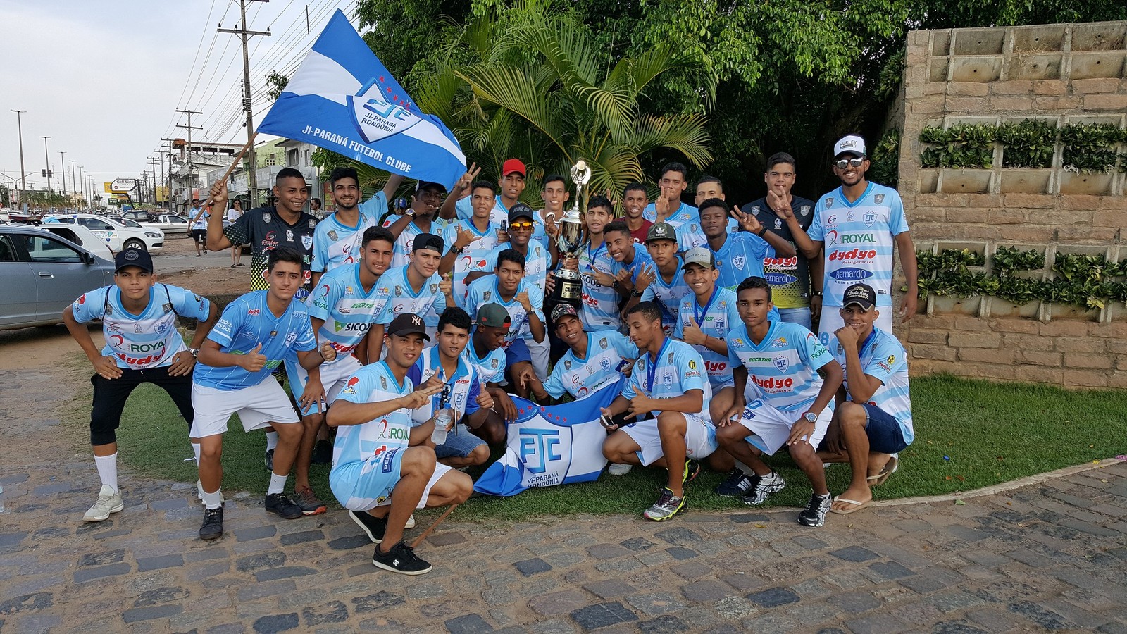 Ji-Paraná Sub-20 comemora título (Foto: Marco Bernardi)