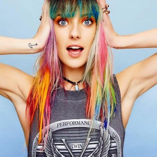 Chloe Norgaard foi uma das primeira a investir na tendência do rainbow hair