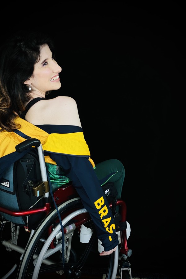 Belly Palma, ativista do pensamento inclusivo na moda, é uma das influenciadoras convidada pelo Comitê Paralímpico Brasileiro para lançar os novos uniformes dos Jogos Paralímpicos de Tóquio de 2021 (Foto: Divulgação/ Renan Cavichiolli)