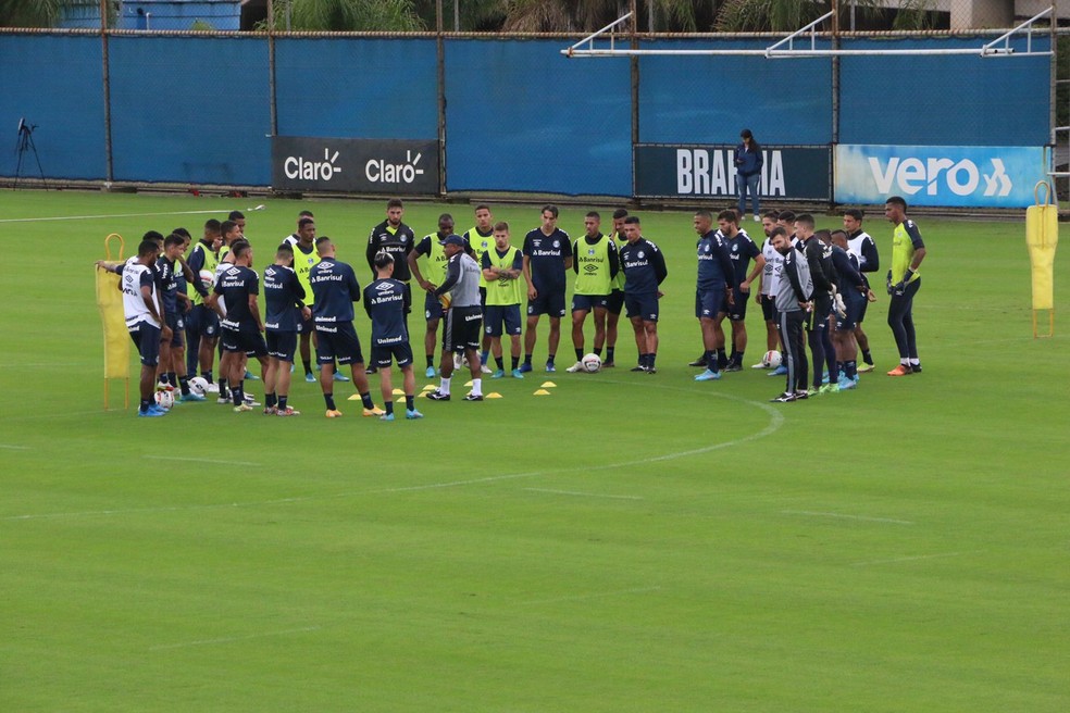 Roger esboça provável Grêmio para enfrentar a equipe do Cruzeiro