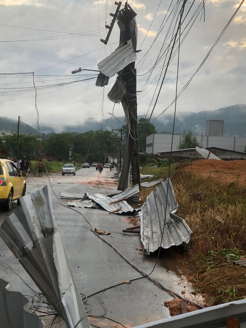 Estragos causados pelos forte ventos em Timbó — Foto: Defesa Civil/ Reprodução 
