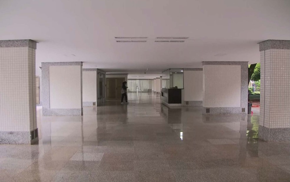 Pilotis em bloco residencial da 312 Sul, em BrasÃ­lia â Foto: TV Globo/ReproduÃ§Ã£o