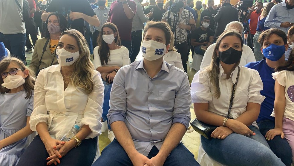 Davi Filho (PP) durante convenção que oficializou sua candidatura, neste sábado (12) — Foto: Valmir Inácio/Tv Gazeta