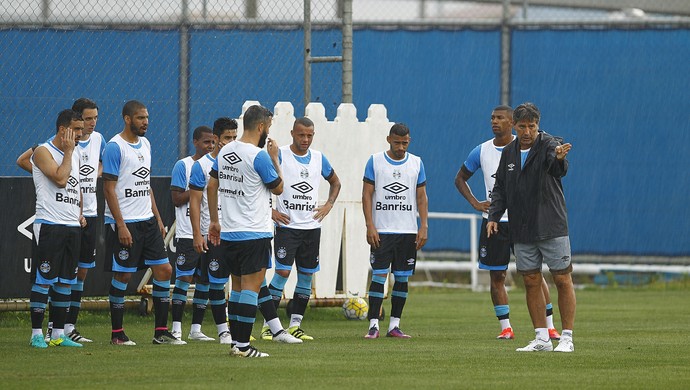 Grêmio planeja elenco com 40 atletas para aguentar até 88 jogos em 2017
