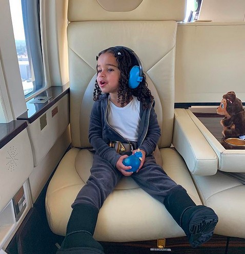 A sobrinha de Kylie Jenner e filha de Rob Kardashian, Dream, no interior do mesmo helicóptero que caiu e resultou na morte de Kobe Bryant e mais oito pessoas (Foto: Instagram)