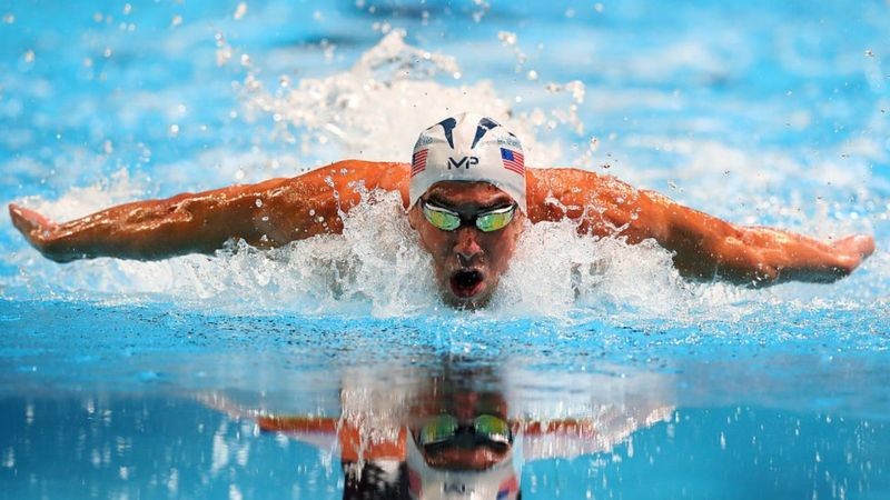 BBC O americano Michael Phelps tornou-se uma pessoa excepcional prestando atenção até nos menores detalhes para atingir seus objetivos (Foto: Getty Images via BBC)