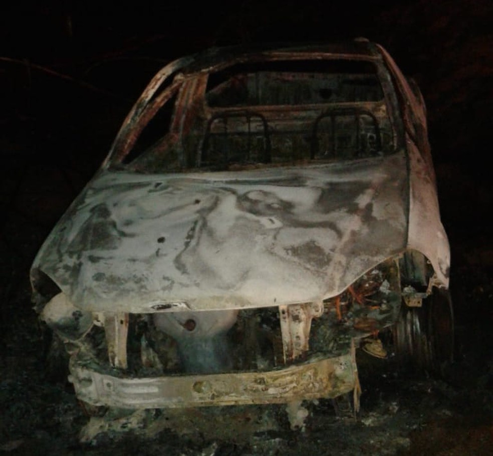 Veículo furtado pegou fogo em Tupi Paulista — Foto: Polícia Militar