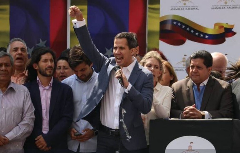 Juan Guaidó discursa para oposicionistas em Caracas nesta sexta-feira (11) — Foto: Reprodução/Twitter/JuanGuaido