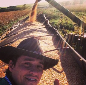 Fael Cordeiro em uma de suas fazendas de plantação de soja (Foto: Reprodução/Instagram)