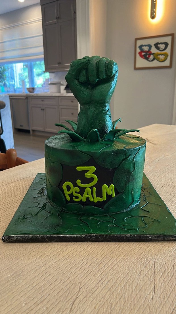 Kim Kardashian promove festão com tema Hulk para os 3 anos de Psalm (Foto: Reprodução / Instagram)