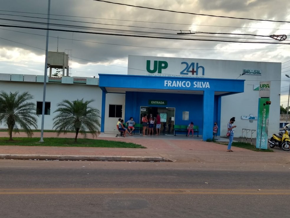 Rapaz foi levado para a UPA da Sobral, em Rio Branco — Foto: Aline Nascimento/G1 