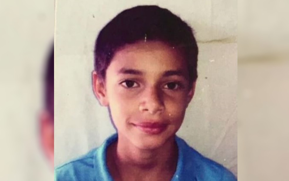 Arthur Henrique foi visto nadando no rio por pessoas que ligaram para o Corpo de Bombeiros, em Iutmbiara, Goiás — Foto: Reprodução/TV Anhanguera