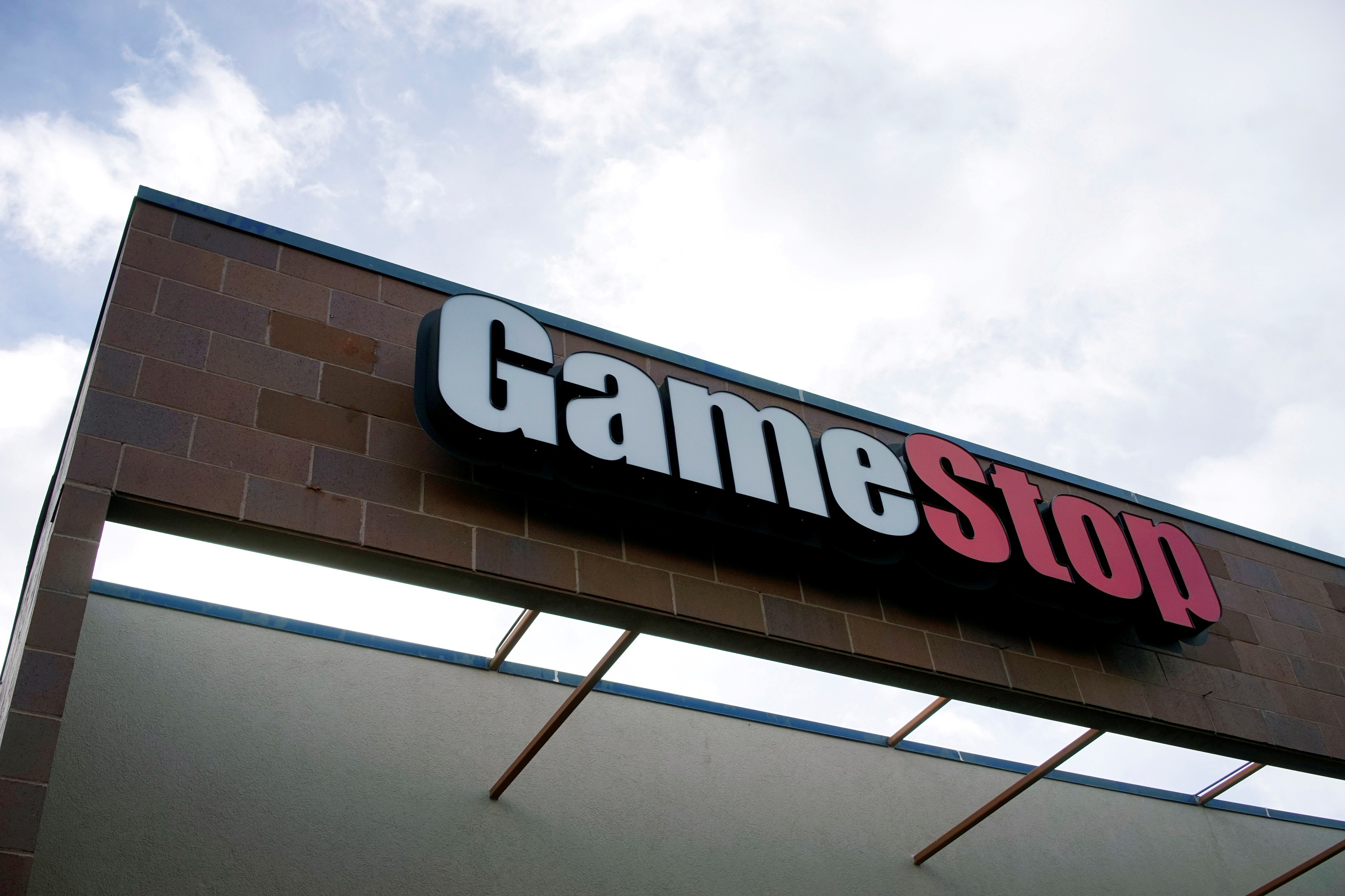 'Caso GameStop': Fundos de investimento e plataformas de corretagem entram na berlinda nos EUA thumbnail