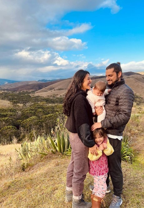 Yanna Lavigne celebra a vida com foto em família em meio à natureza (Foto: reprodução/instagram)