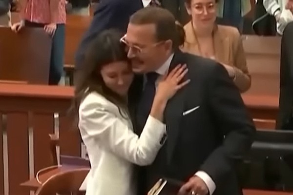 Advogada detona boatos de romance com Johnny Depp: 'Acusação antiética e  sexista' - Monet