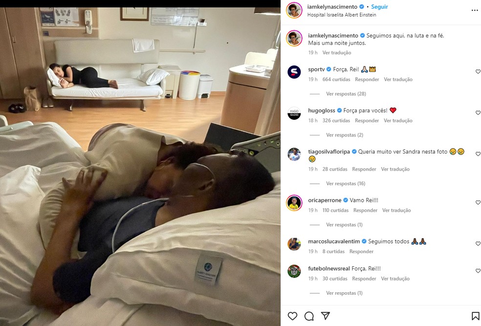 Kely abraçada ao pai na cama do hospital — Foto: Reprodução/Instagram
