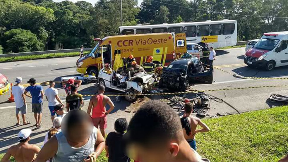 Morre vítima de acidente entre carros na Raposo Tavares em São Roque Sorocaba e Jundiaí G1