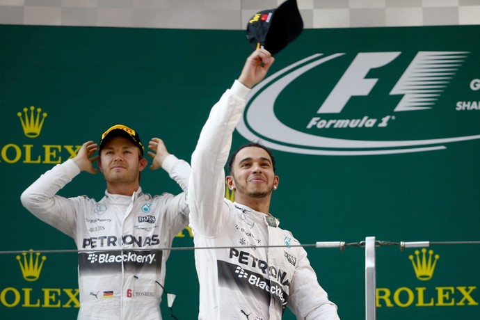 Após corrida na China, Nico Rosberg sugeriu que estilo de pilotagem de Lewis Hamilton o teria prejudicado (Foto: EFE)