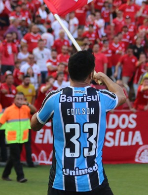 Comemoração com a bandeira foi uma provocação sadia, diz Edílson