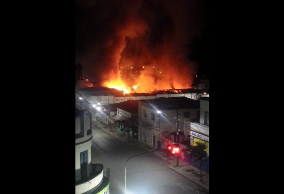 Ninguém estava no local no momento do fogo (Foto: Reprodução/João Guilherme Abib)