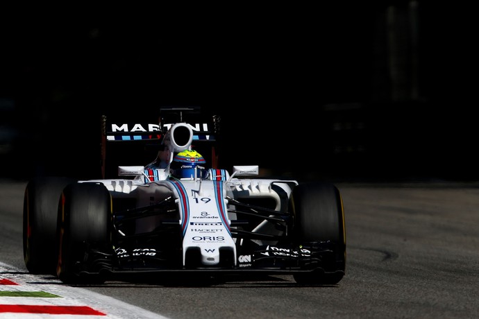 Felipe Massa acelera a Williams na pista de Monza, durante o GP da Itália (Foto: Getty Images)