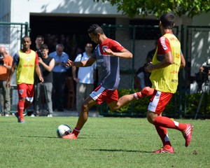 Souza cobra reação: ‘Temos um time caro e precisamos fazer por onde’