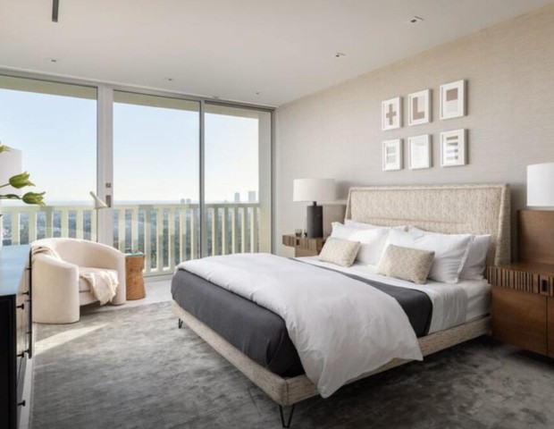 Sandra Bullock vende apartamento de dois quartos por vinte e três milhões de reais (Foto: Tyler Hogan/Hilton&Hyland)