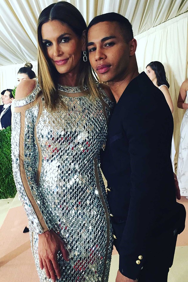 Cindy Crawford and Olivier Rousteing at the Met Ball (Foto: @SuzyMenkesVogue)