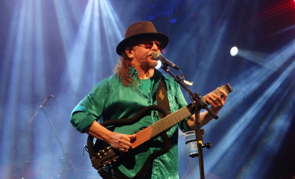 Geraldo Azevedo também homenageou Belchior cantando Mucuripe (Foto: Elton Braytnner/TV Asa Branca)