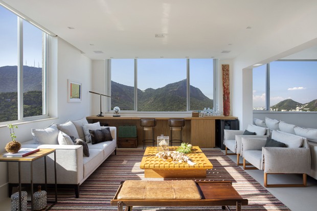 Apê de 180 m² com décor neutro e vista privilegiada do Rio de Janeiro   (Foto: MCA Estúdio )