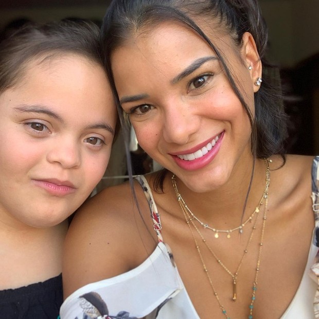 Jakelyne Oliveira (dir) e a irmã, Geovanna Oliveira (Foto: Reprodução/Instagram)