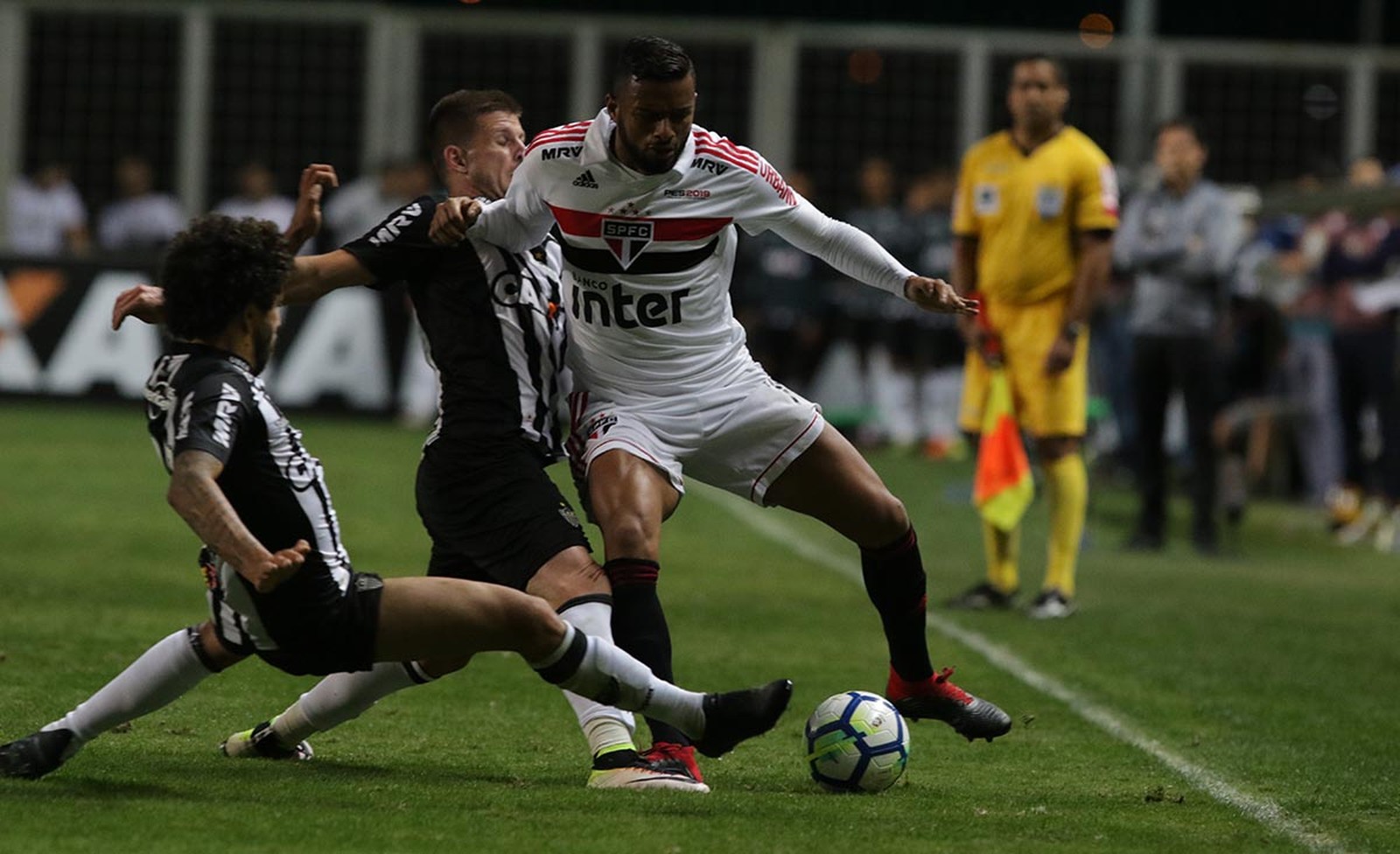 Jorge Jesus pede e Flamengo sonda situação de Reinado