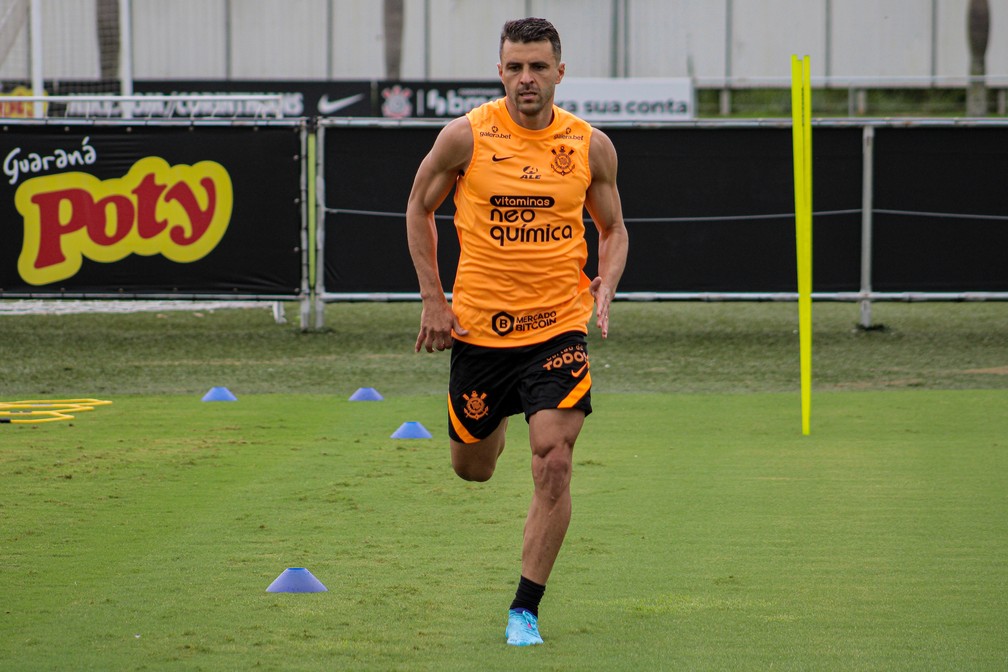 Cenário abre espaço para Júnior Moraes estrear no Corinthians