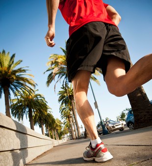 Homem correndo pisada euatleta (Foto: Getty Images)