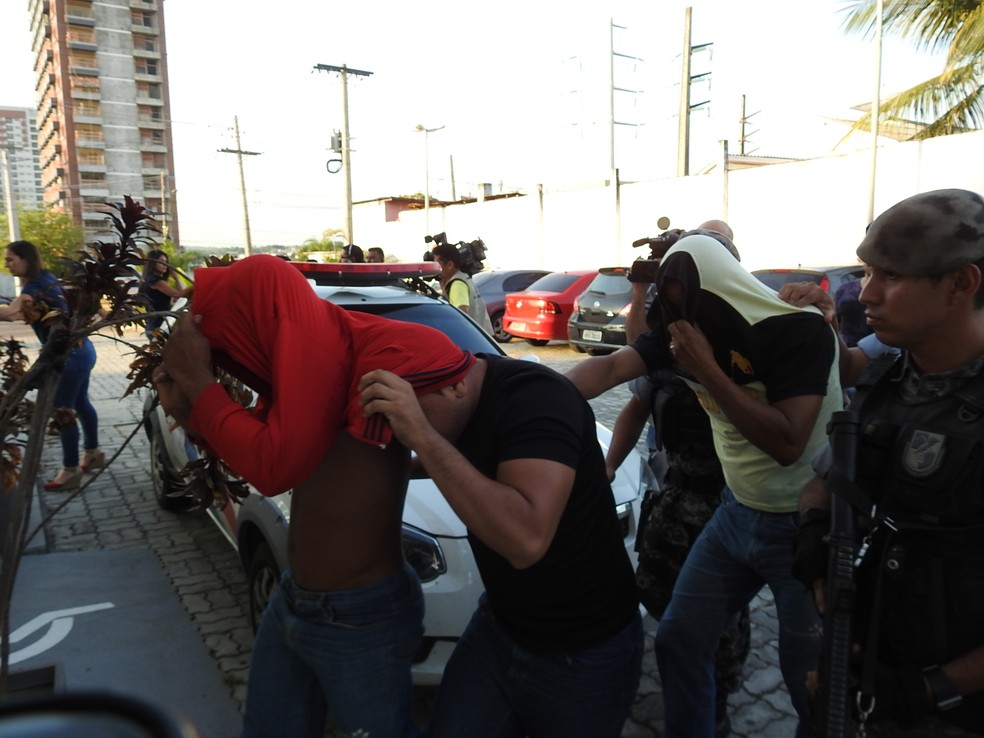 Agentes detidos foram ouvidos pela Seap e levados para o 19º DIP (Foto: Patrick Marques/G1 AM)